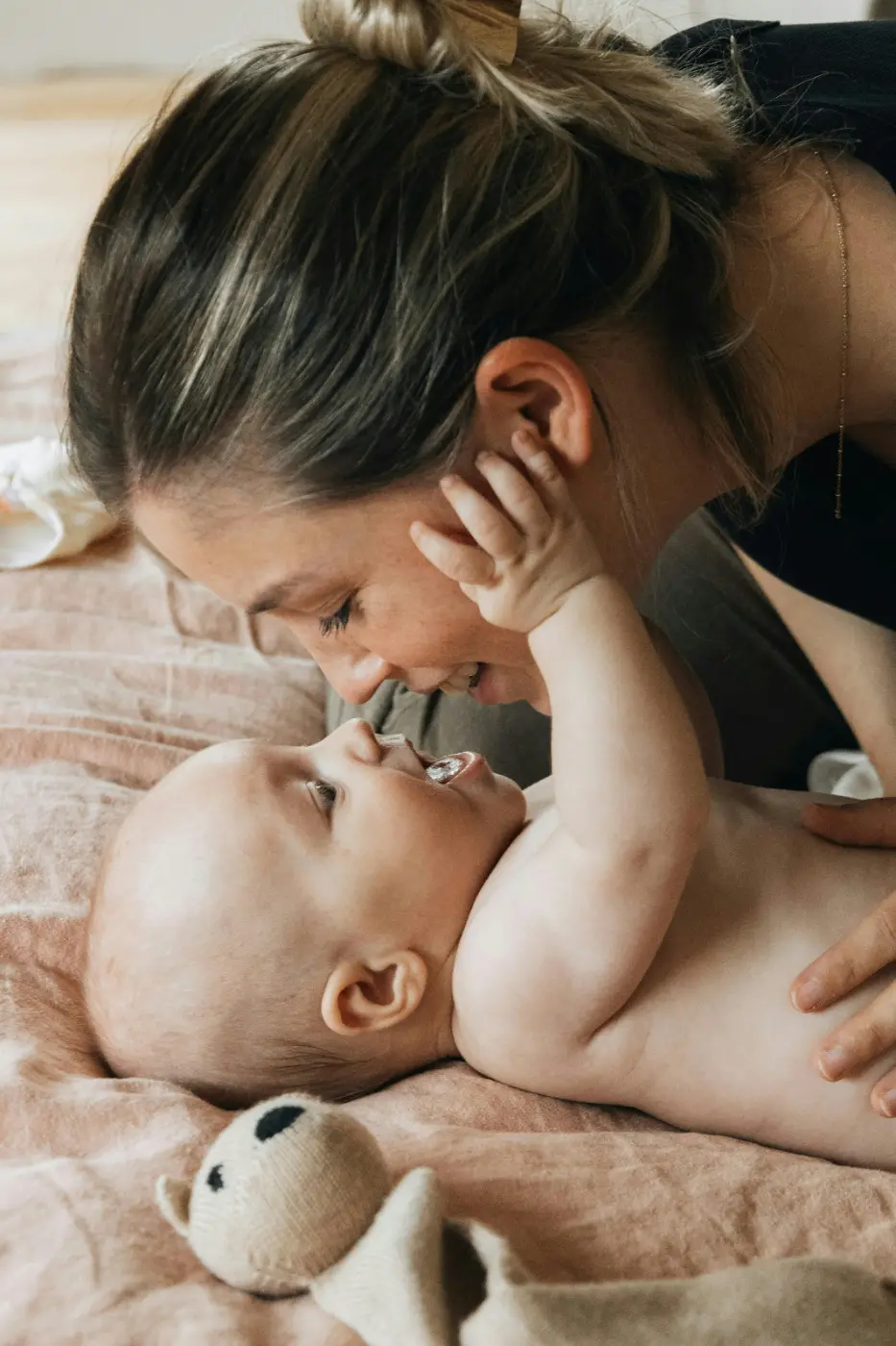 une jeune maman et son bebe